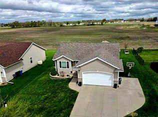 5514 Ruhd St SW, Cedar Rapids, IA 52404