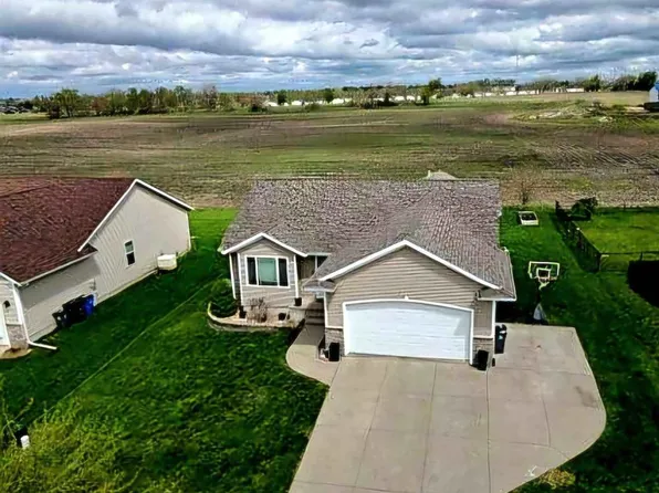 5514 Ruhd St SW, Cedar Rapids, IA 52404