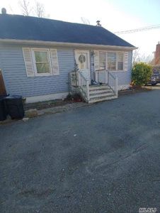 22 Flintlock Dr, Shirley, NY, 11967