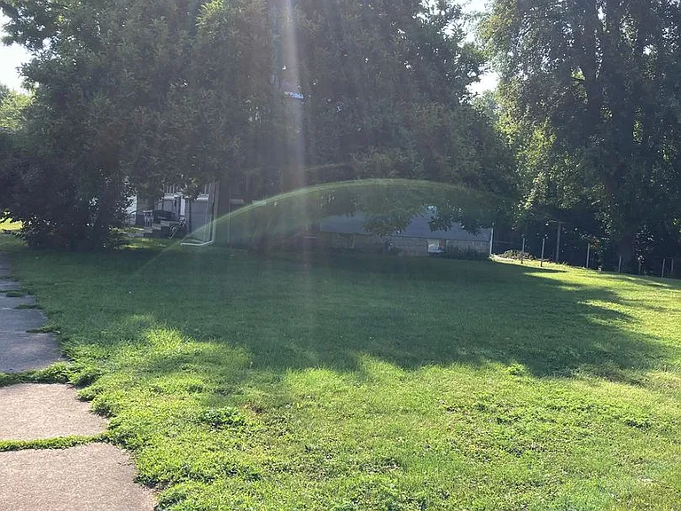 605 W Beechwood Ave — Photo 5