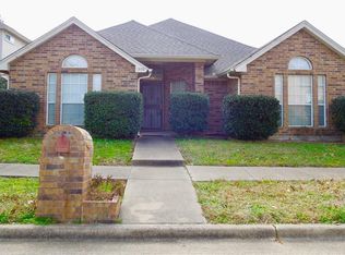 906 Greenridge Dr, Arlington, TX 76017