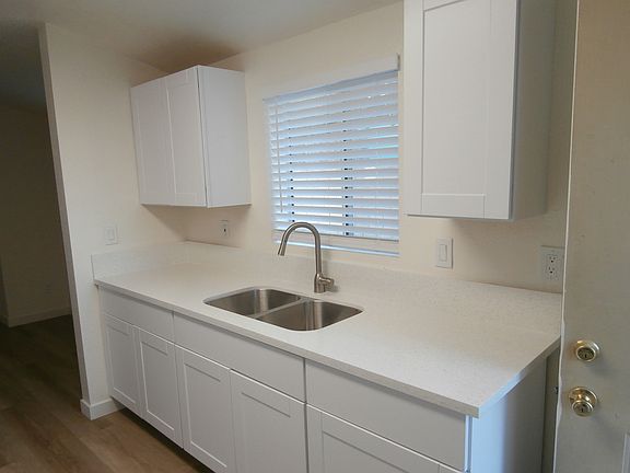 5th image of 8651 Stanford Ave #B