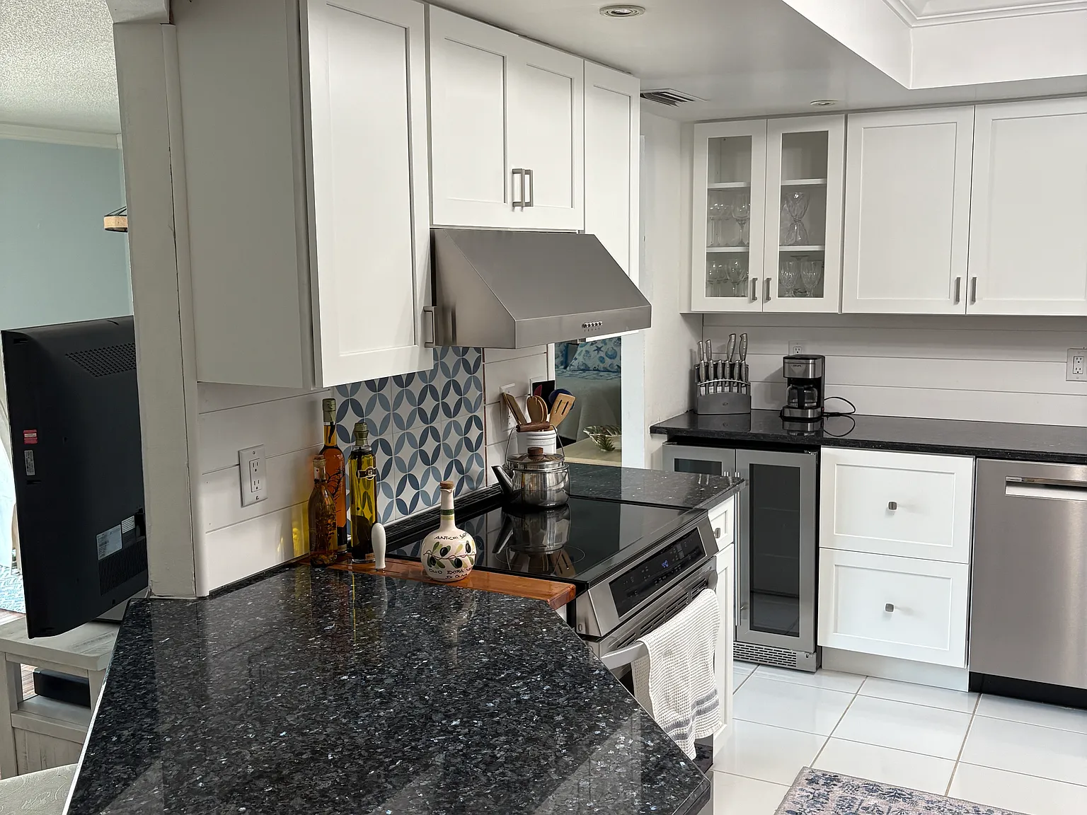2 bed, 1150 sqft, $3,500 — Photo 2