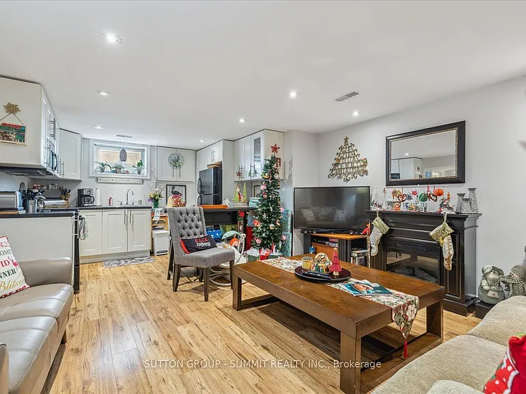 9 Grenadier Dr #LOWER — Photo 4