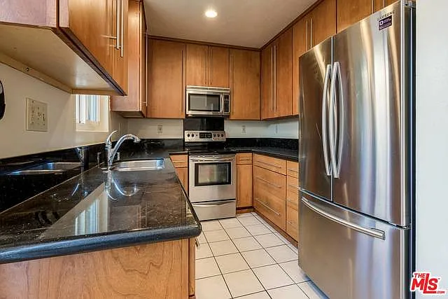 129 Marguerita Ave #M — Photo 3