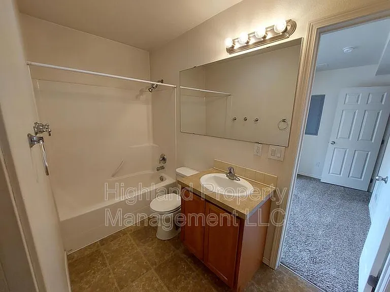 1020 NE B St #7 — Photo 11