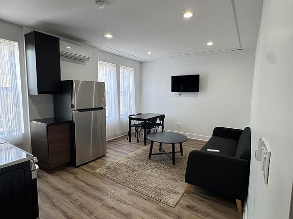 2nd image of 2475 Hughes Ave APT 4a