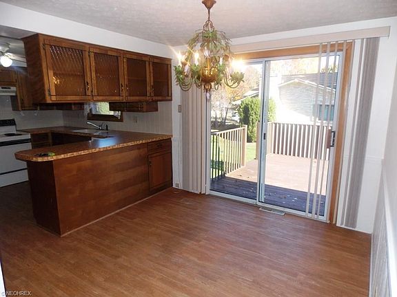 3rd image of 3918 Glenoak St NE