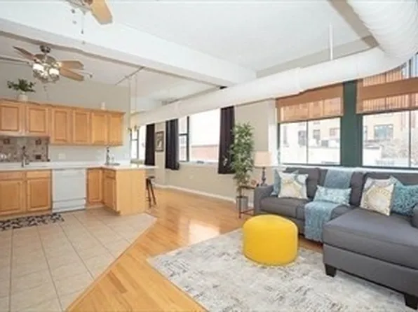 23-33 Middle St Unit 17, Lowell, MA 01852