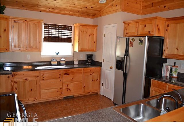 2nd image of 315 Blueberry Ln