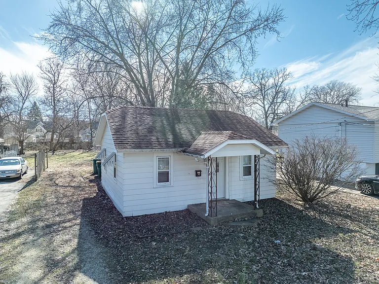 1022 Greenleaf St — Photo 1