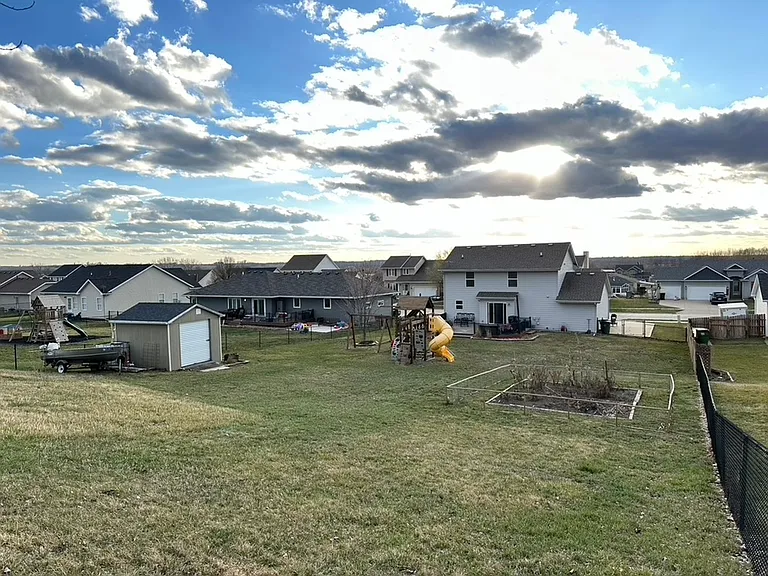 1709 Crabapple Ln — Photo 22