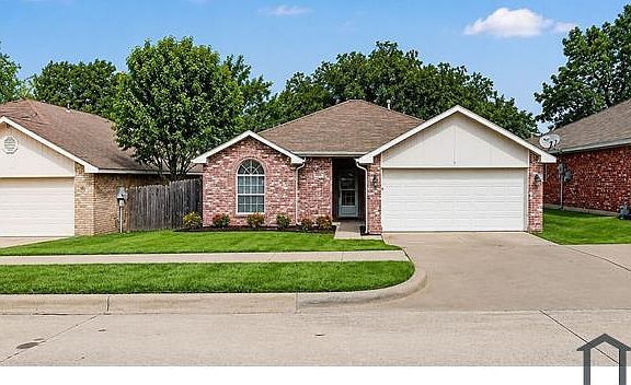 3rd image of 1106 Parker Ct