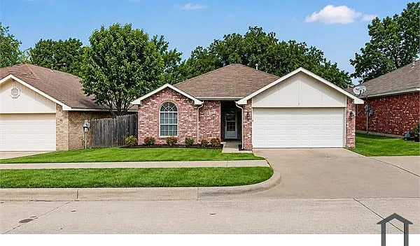 1106 Parker Ct — Photo 3