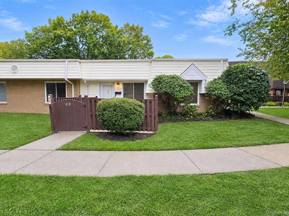 88 Glenn Hollow Drive GlenHollow, Port Jefferson Station, NY 11776