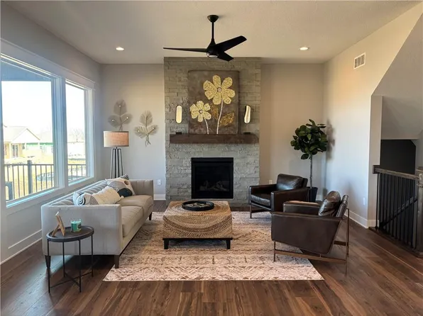 24956 W 145th Pl, Olathe, KS 66061