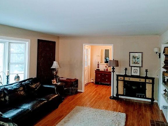 Living room with Fireplace