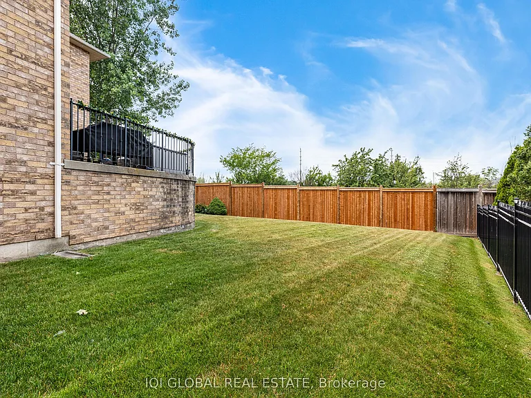 2395 Lyndhurst Dr — Photo 44