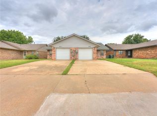 801 Swan Lake Rd, Edmond, OK 73003