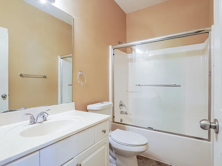 725 Claiborne St — Photo 15