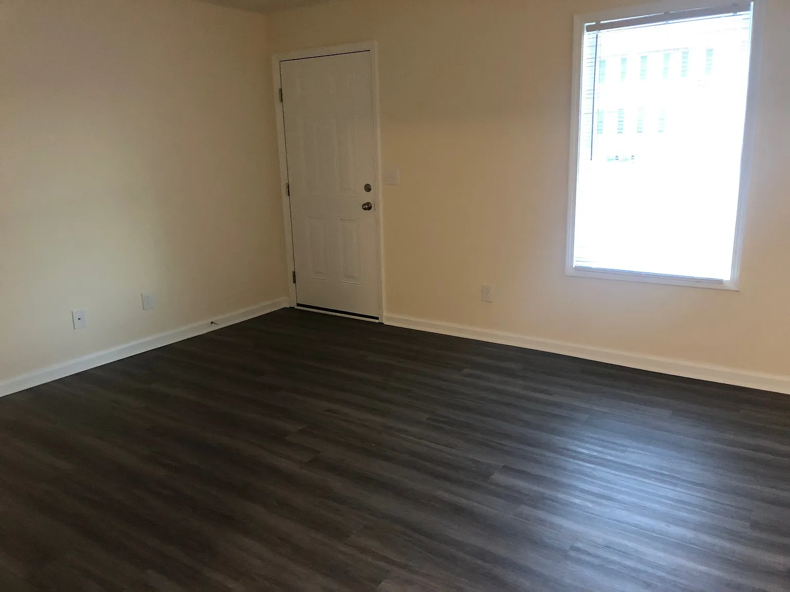 1 bed, 1.0 bath, 649 sqft, $700 — Photo 2