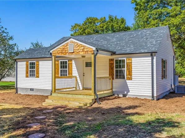 5811 Loradale Dr, Kernersville, NC 27284