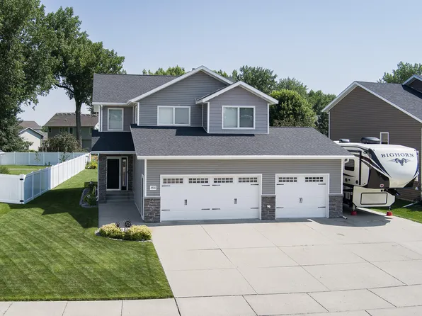 3400 Bay Shore Bnd SE, Mandan, ND 58554
