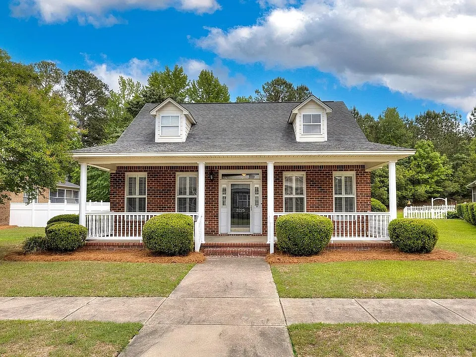 3225 Mayflower Ln