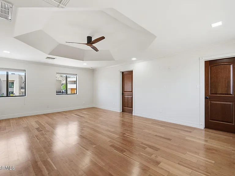 2221 E Vista Ave — Photo 32