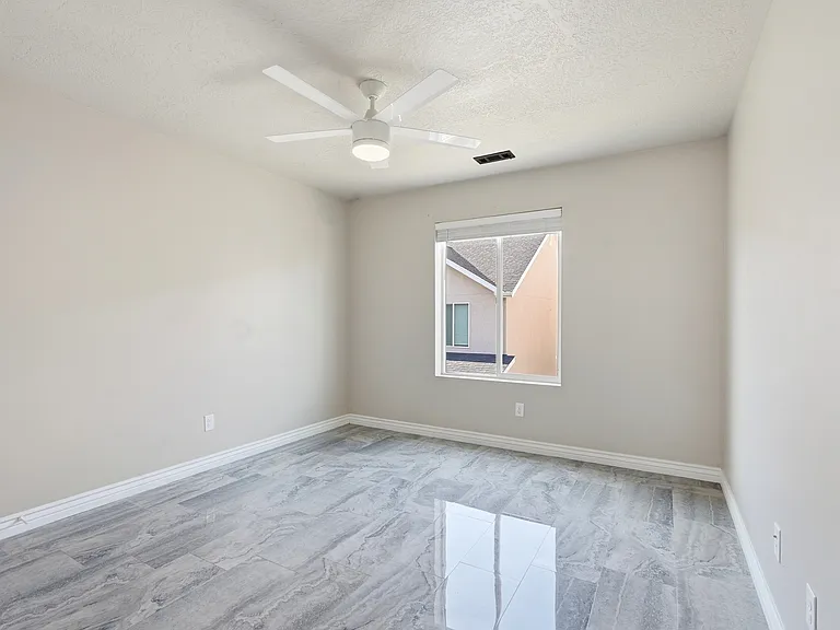 1843 W 775 N — Photo 19