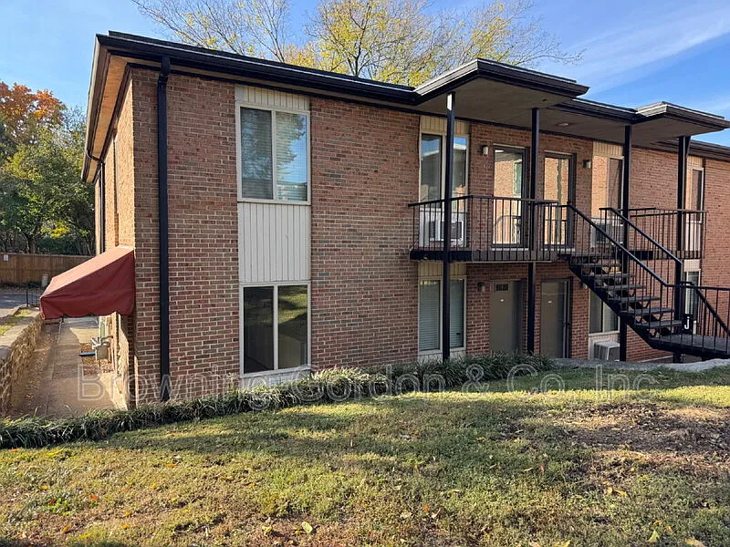 1 bed, 1.0 bath, 600 sqft, $995 — Photo 2