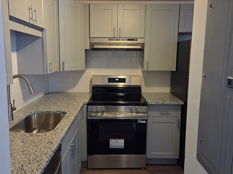 10 Longworth Ave — Photo 1