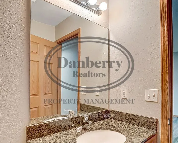1115 N Byrne Rd — Photo 13