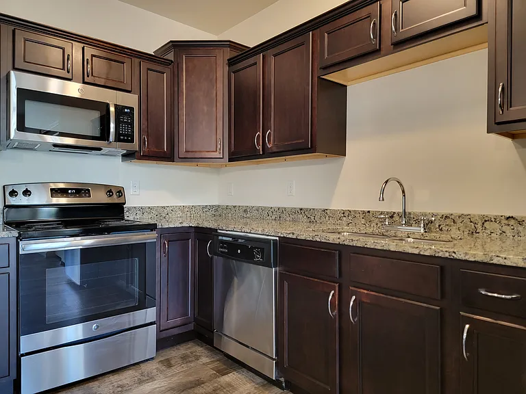 Holly Tree Apartments — Photo 40