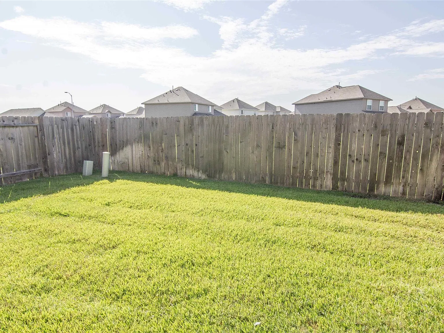 4 bed, 2.5 bath, 1917 sqft, $2,095 — Photo 3