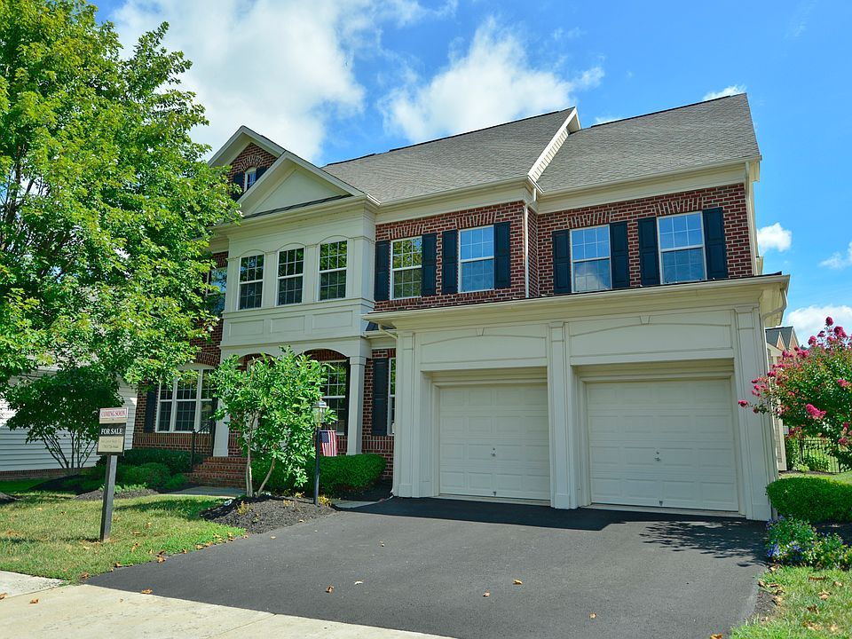 1st image of 43865 Riverpoint Dr