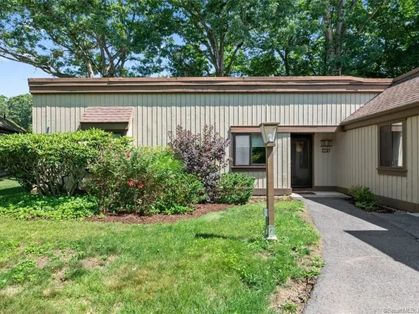 1042-A Heritage Village #A, Southbury, CT 06488