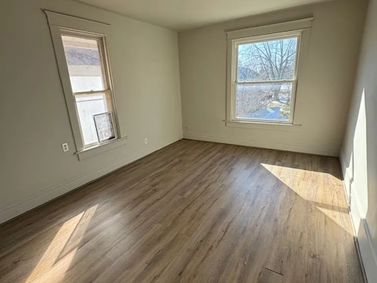 938 Lincoln Ave — Photo 5
