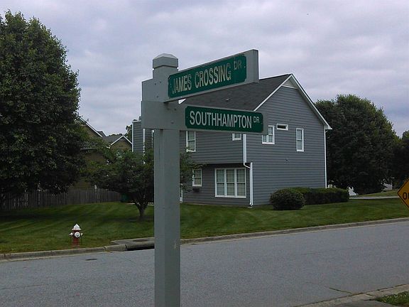 5th image of 3104 Southhampton Dr