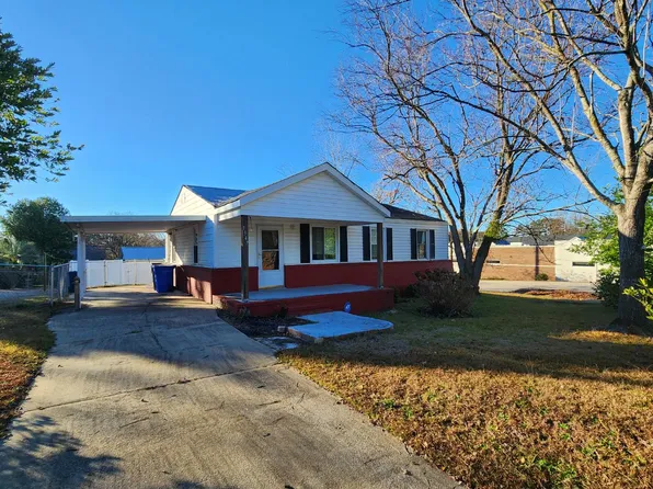 1347 Levy Dr, Fayetteville, NC 28305