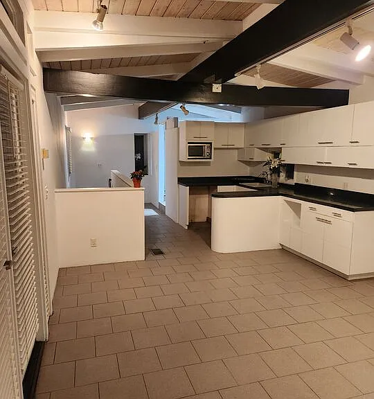 305 S Bedford Dr — Photo 35