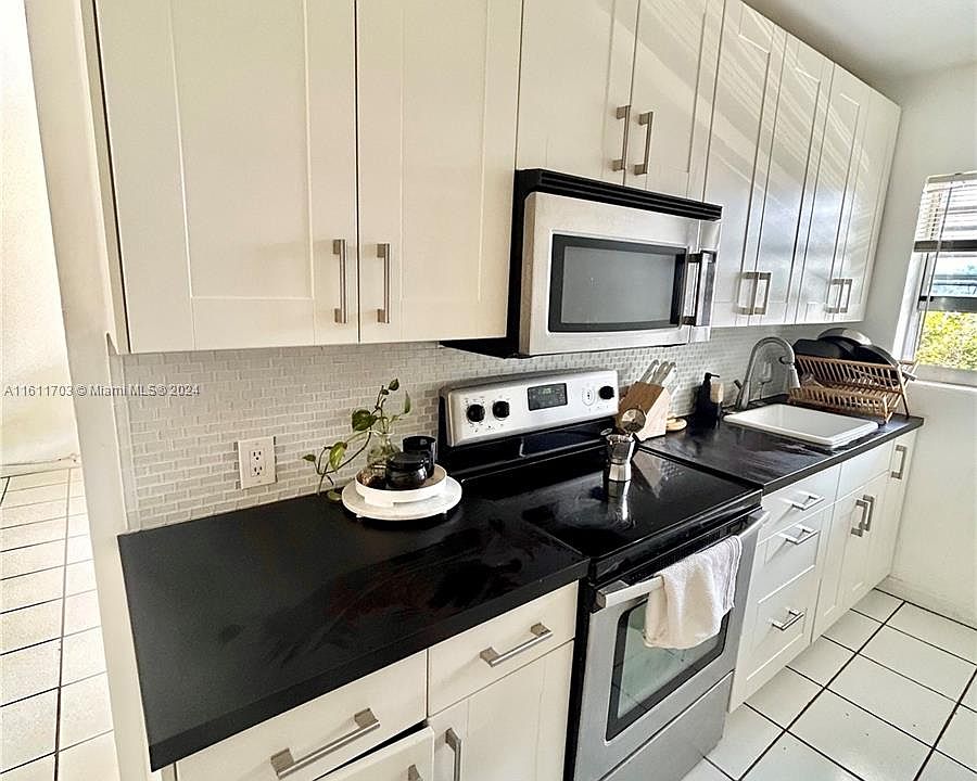 1st image of 901 10th St APT 6