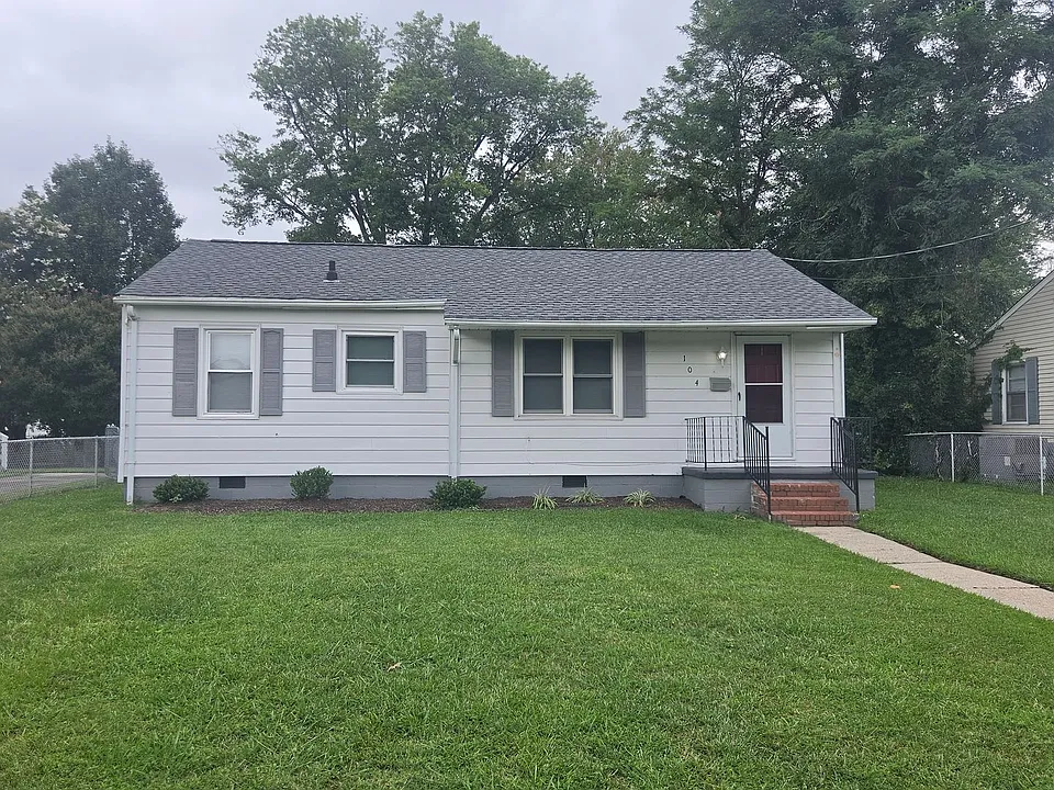 104 Twin Oaks Dr