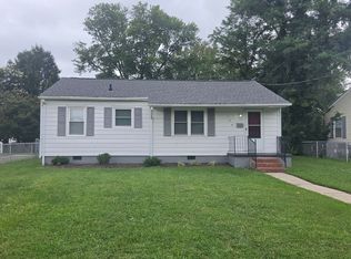 104 Twin Oaks Dr, Hampton, VA 23666