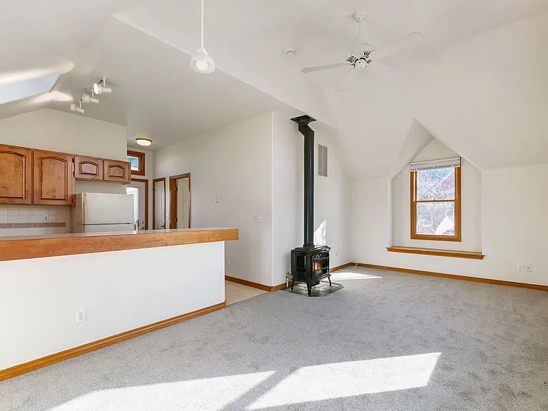 415 Mason Ct #1B — Photo 2