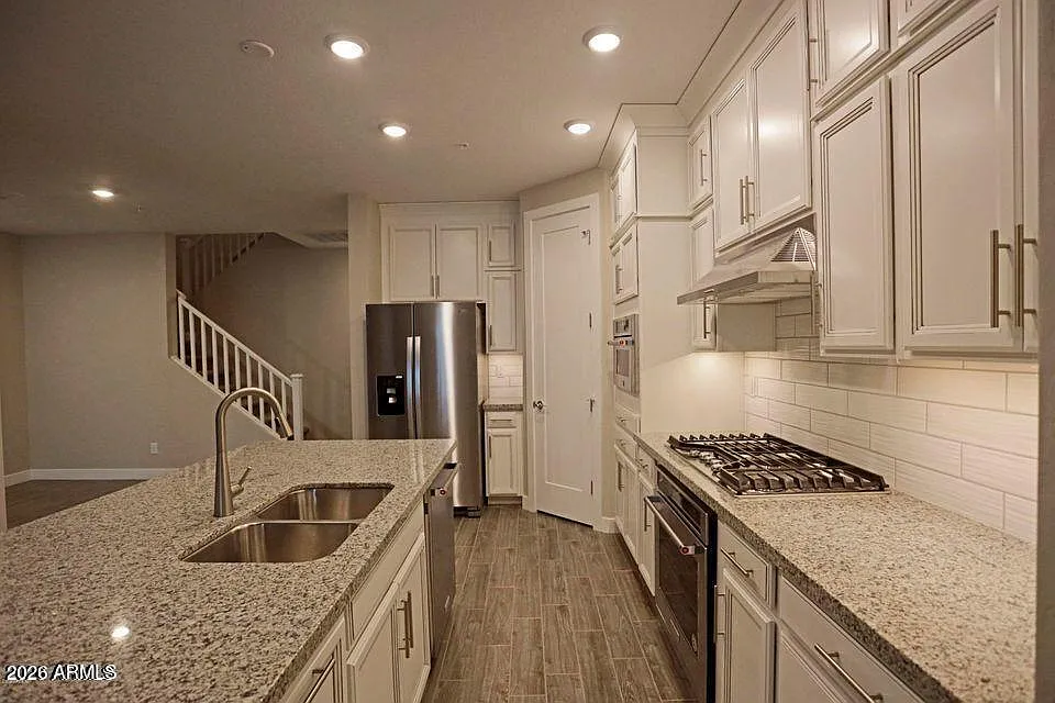 3 bed, 2.5 bath, 1782 sqft, $2,400 — Photo 2