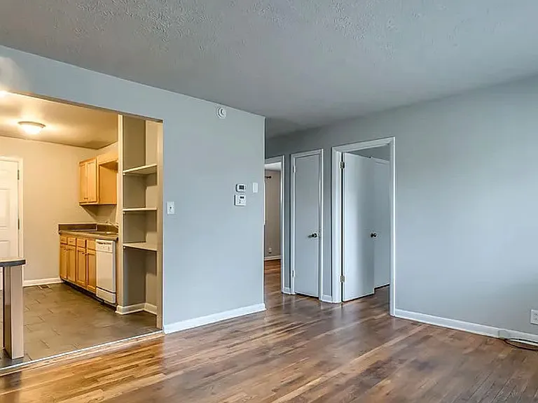 1019 Summit Ave — Photo 4