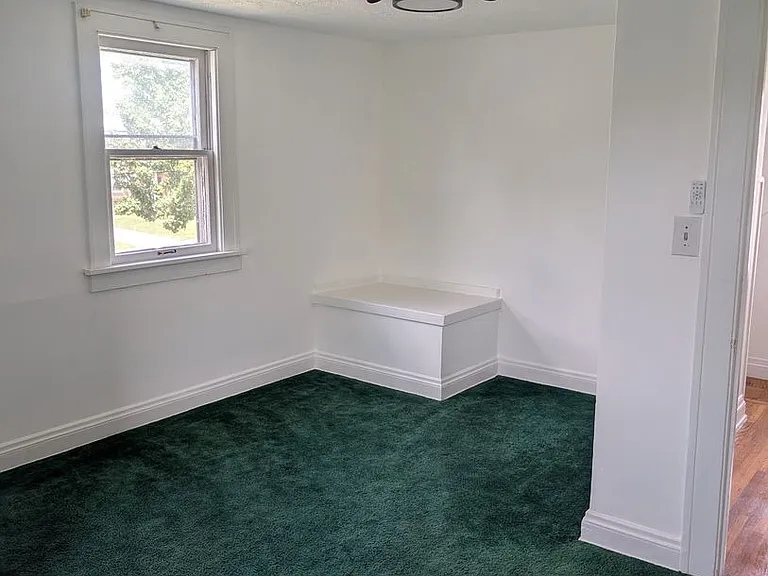 A charming 3-bedroom, 1-bathroom in Maple Heights — Photo 7