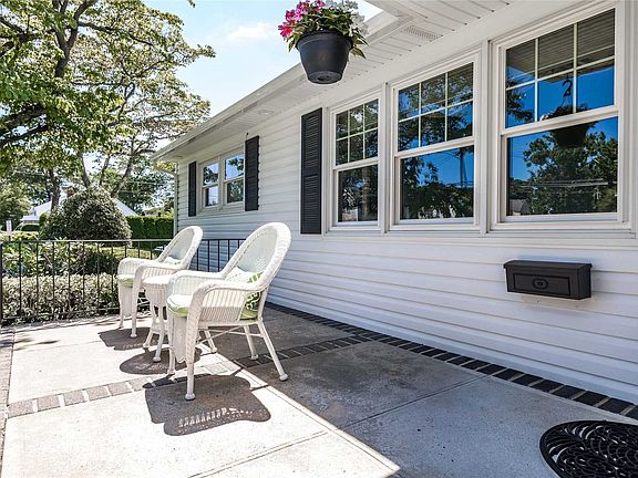 4th image of 174 Avoca Ave