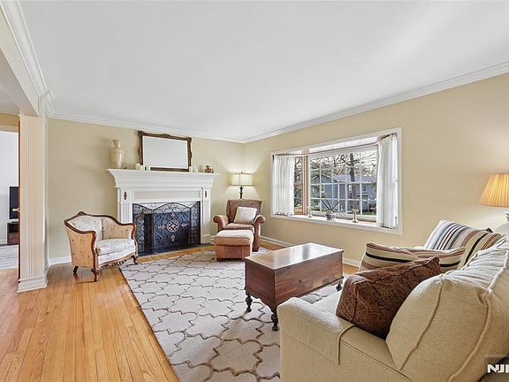 5th image of 38 Madison Ave